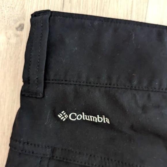 Columbia 4-Inch Black Hiking Shorts, Size 8 (W5) - Picture 6 of 9